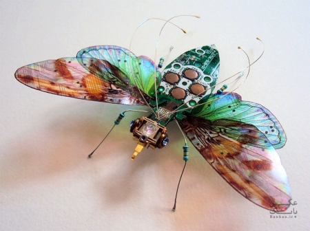 حشرات بالدار ساخته شده از مادربوردهای قدیمی و الکتریسیته