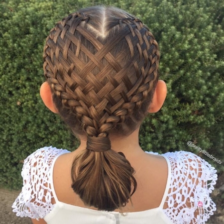 یک اثر هنری روی موهای دخترم