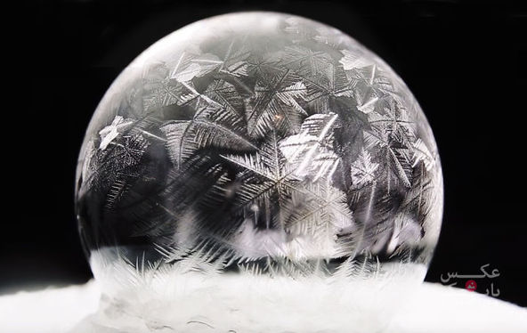 انجماد حباب صابون در دمای -15 درجه سانتیگراد در ورشو، لهستان/بانک عکس