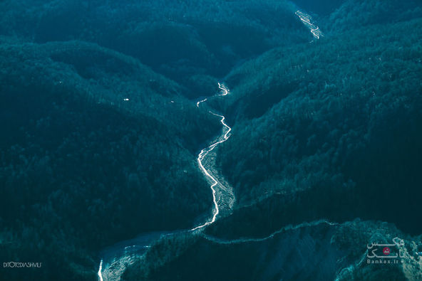 طبیعت شگفت انگیز گرجستان تصویر برداری شده از یک هلیکوپتر/بانک عکس