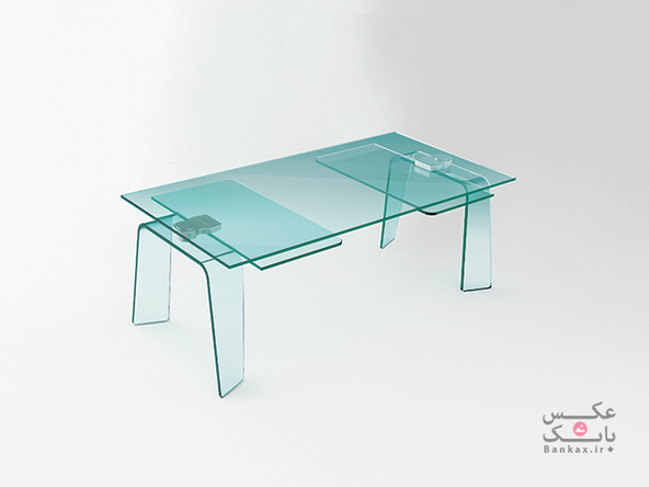 میزهایی که با سلیقه شما کوچک و بزرگ می شوند/بانک عکس/در تمام طول این میز از هیچ ساختاری غیر از شیشه استفاده نشده است. سطح اصلی این میز شیشه یک تکه خم شده ای است که هیچ آرماتور یا نگه دارنده ای در آن وجود ندارد.
